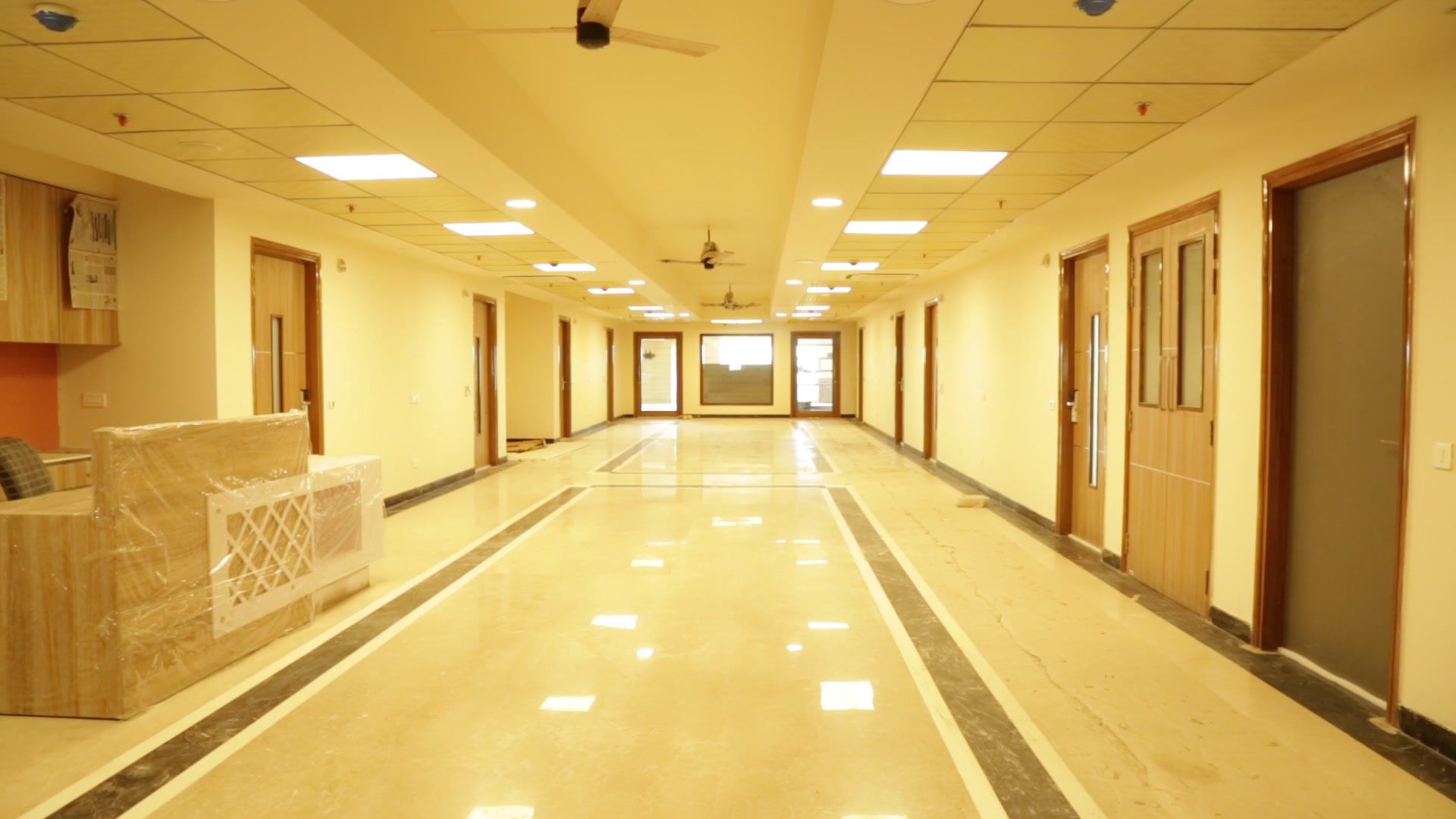 Wide, centrally air-conditioned corridor